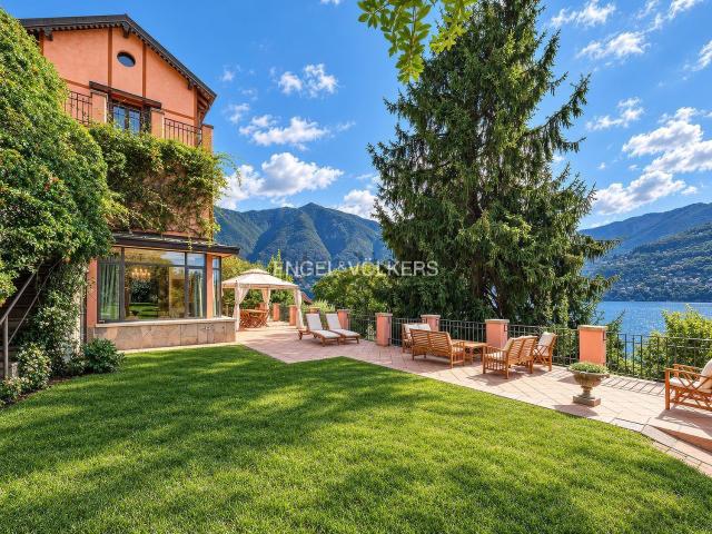 Case e ville in vendita di 268 m² in Via Clerici