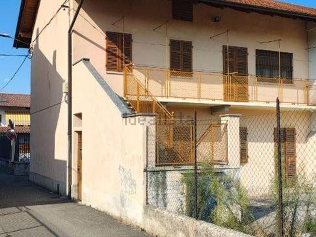 Case e ville in vendita di 268 m² in Via Belvisotti