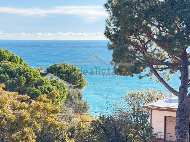 Case e ville in vendita di 268 m² in Via Bricco del Poggio, 32