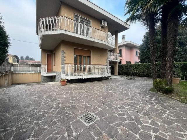 Case e ville in vendita di 268 m² in Via Leonardo da Vinci, 2