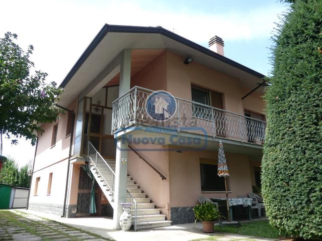 Case e ville in vendita di 268 m² in Via Martiri Focaccia, 9
