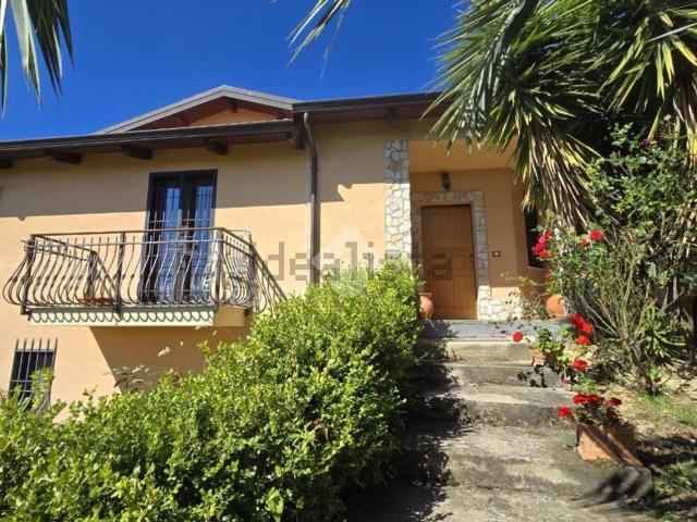 Case e ville in vendita di 268 m² in Corso Italia, 389