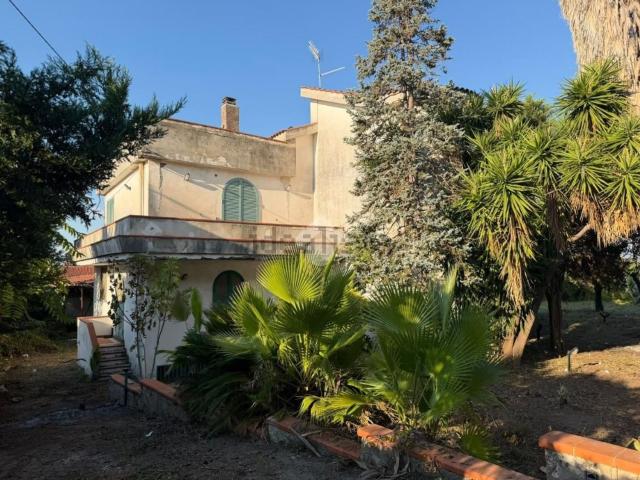 Case e ville in vendita di 269 m² in Via Alfonso Barbella, 49