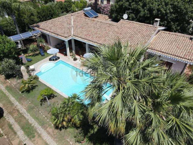 Case e ville in vendita di 269 m² in Via Luigi Einaudi, 1