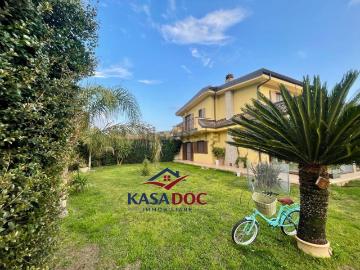 Case e ville in vendita di 270 m²