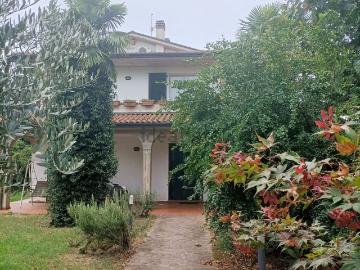 Case e ville in vendita di 270 m²