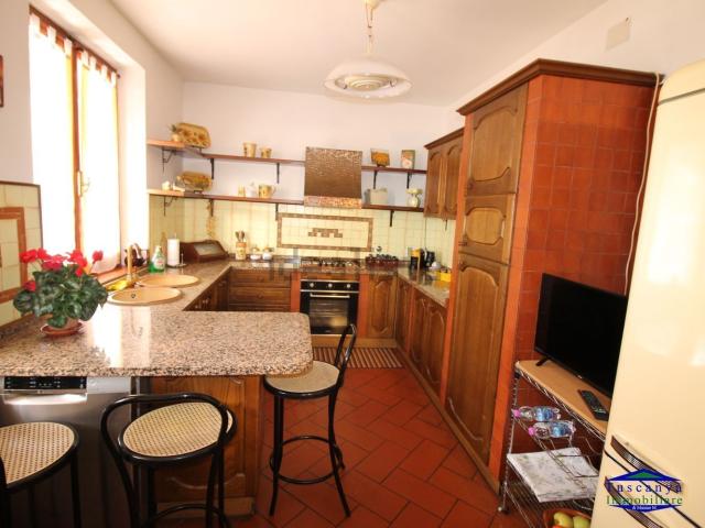 Case e ville in vendita di 270 m² in Via Liguria