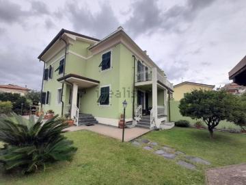 Case e ville in vendita di 270 m²