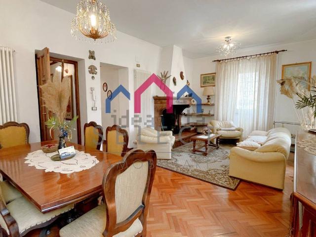Case e ville in vendita di 270 m²