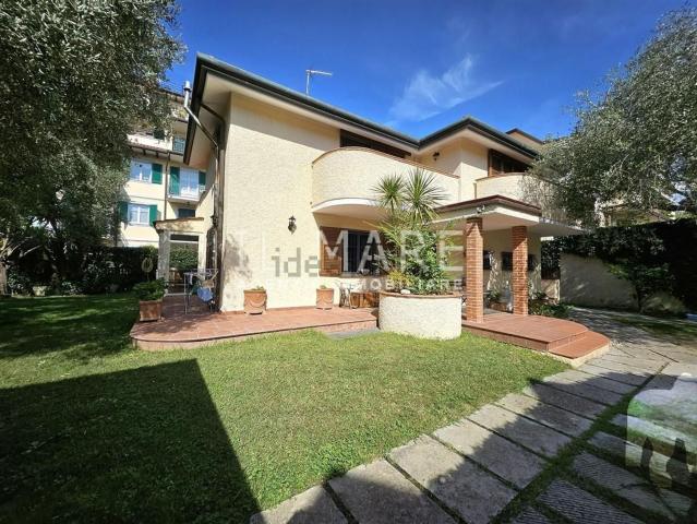Case e ville in vendita di 270 m²