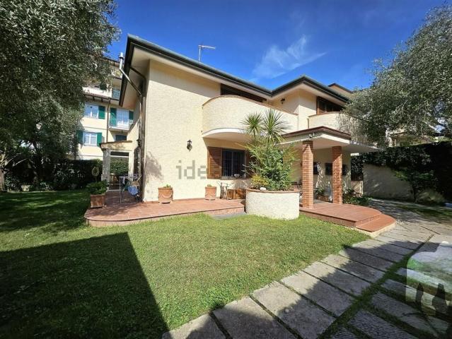 Case e ville in vendita di 270 m²