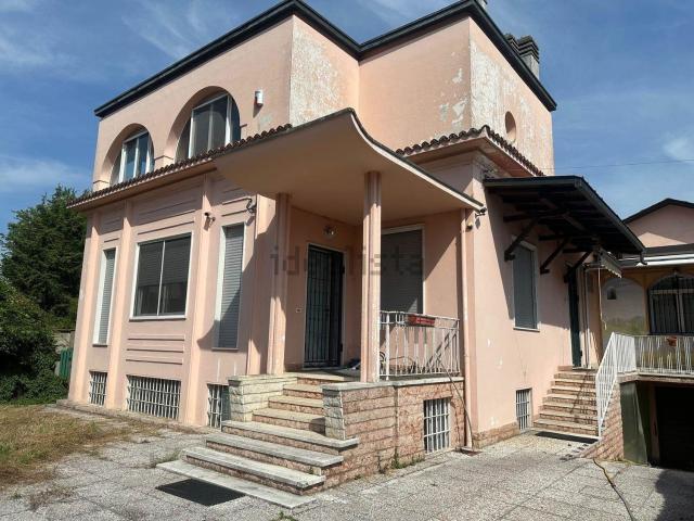 Case e ville in vendita di 270 m²