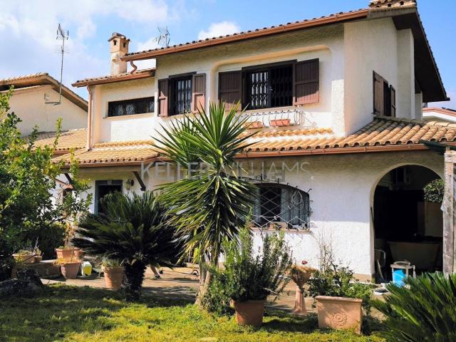 Case e ville in vendita di 270 m² in Via 24 Maggio, 72
