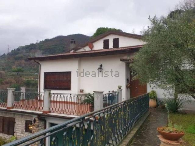 Case e ville in vendita di 270 m² in Via Codena, 12