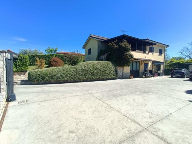 Case e ville in vendita di 270 m² in Via Colle Cioffi, 21