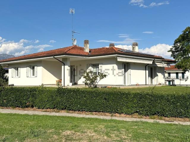 Case e ville in vendita di 270 m² in Via Camartino, 9