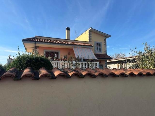 Case e ville in vendita di 270 m² in Via Campo Imperatore