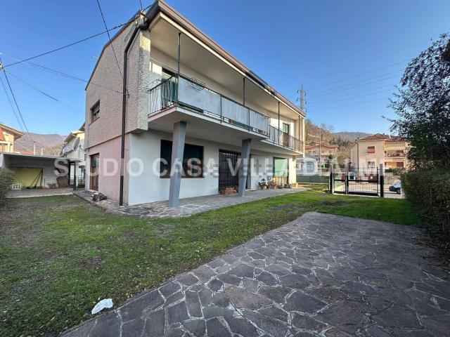 Case e ville in vendita di 270 m² in Via Campofiori