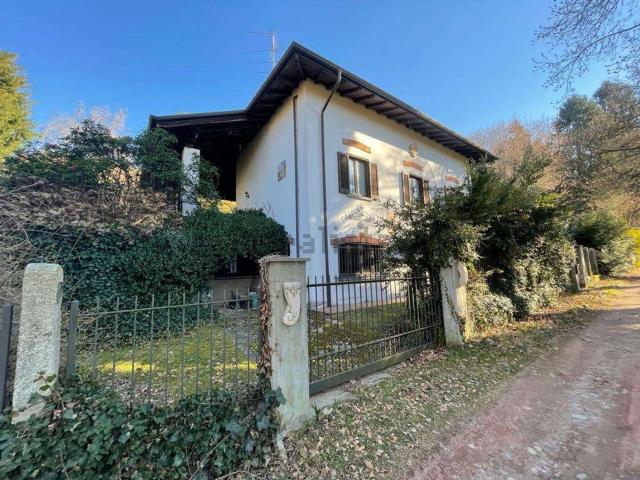 Case e ville in vendita di 270 m² in Via Campaccio