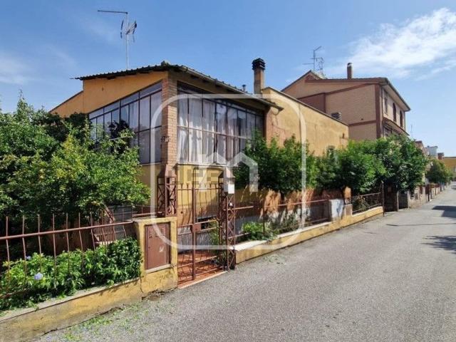 Case e ville in vendita di 270 m² in Via Castelbuono, 39