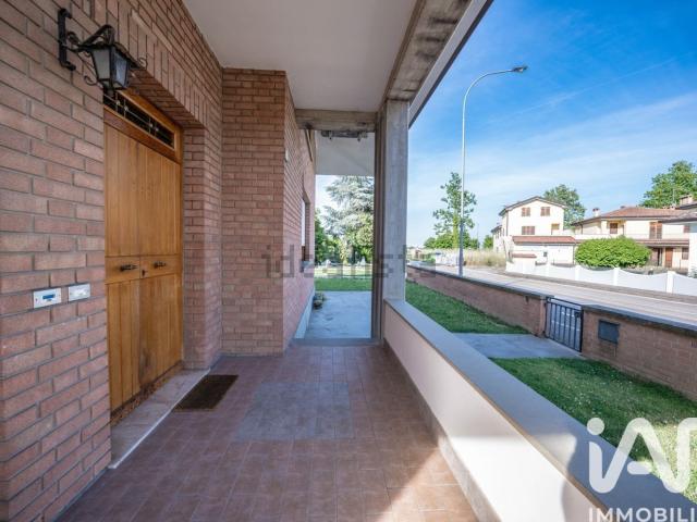 Case e ville in vendita di 270 m² in Via Celestina Bergamini Roda, 12