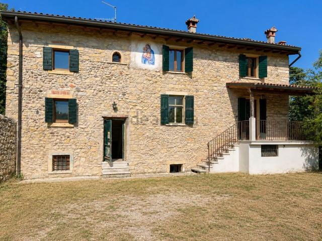 Case e ville in vendita di 270 m² in Via Claudia Augusta, 32