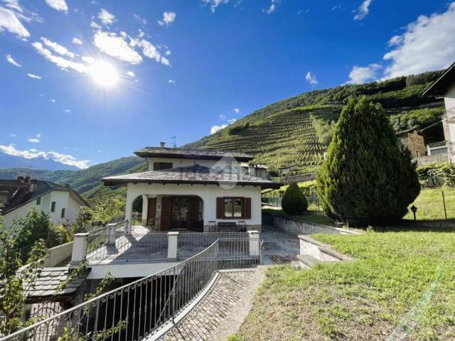 Case e ville in vendita di 270 m² in Via ai Monti, 17