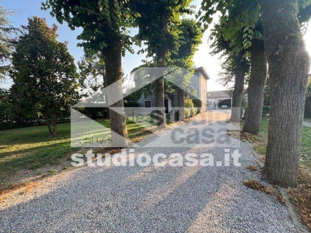 Case e ville in vendita di 270 m² in Via Bergamo