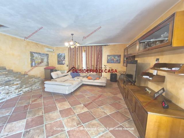 Case e ville in vendita di 270 m² in Via Bessarione, 194