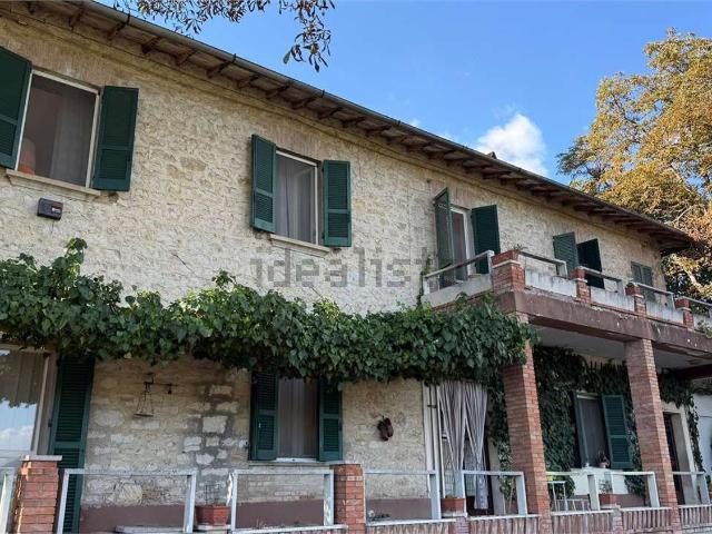 Case e ville in vendita di 270 m² in Via Buchignano