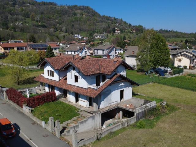 Case e ville in vendita di 270 m² in Via G. Gianavello, 57