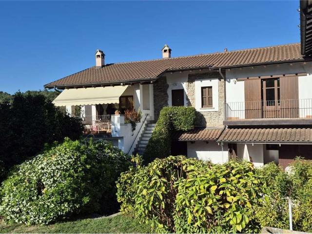 Case e ville in vendita di 270 m² in Via G. Mazzini, 60