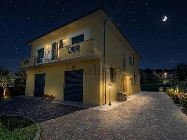 Case e ville in vendita di 270 m² in Via Giuseppe Cei