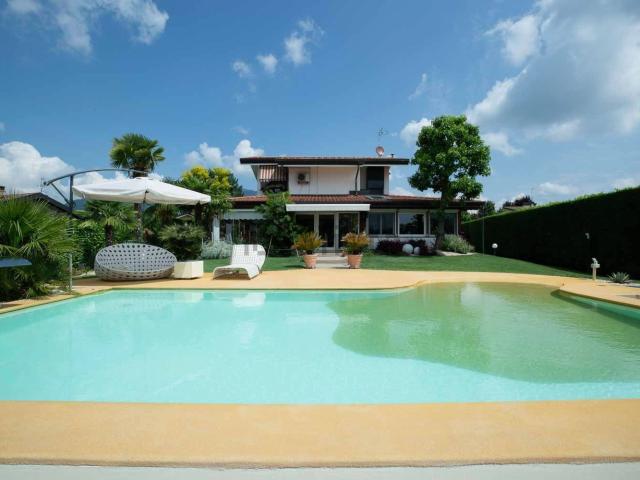 Case e ville in vendita di 270 m² in Via Giuseppe Verdi