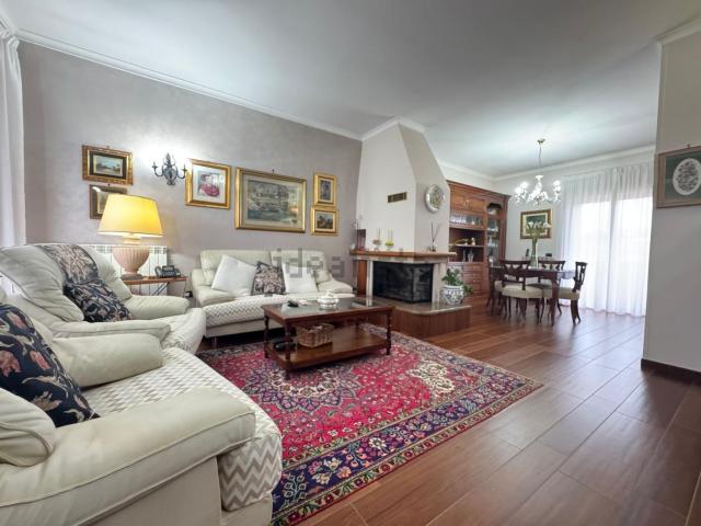Case e ville in vendita di 270 m² in Via Grotta dell&apos Olmo