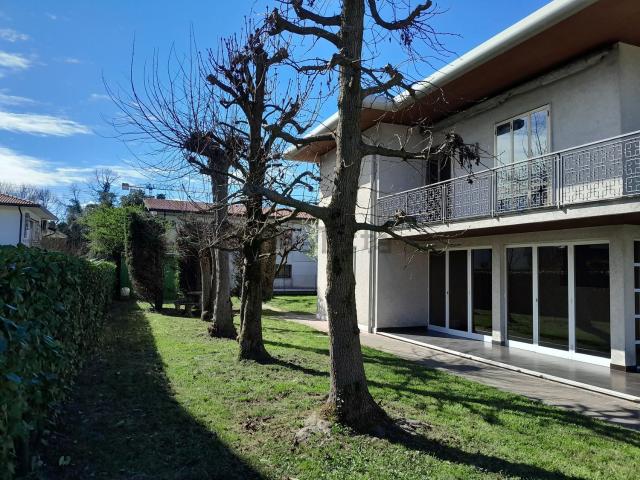 Case e ville in vendita di 270 m² in Via Guecello Tempesta, 19