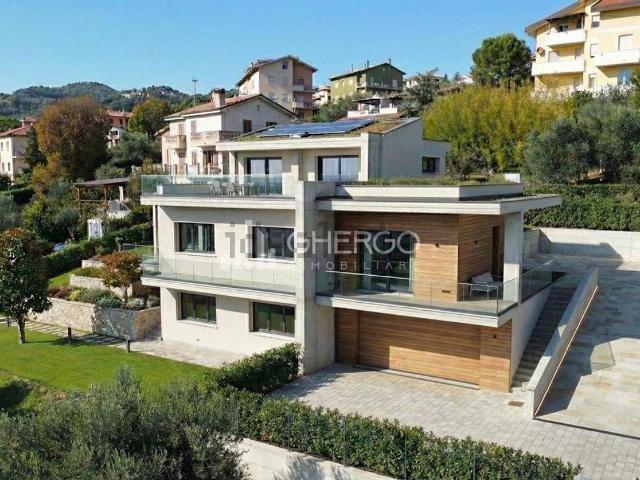 Villetta indipendente in vendita di 270 m² in Via Bramante