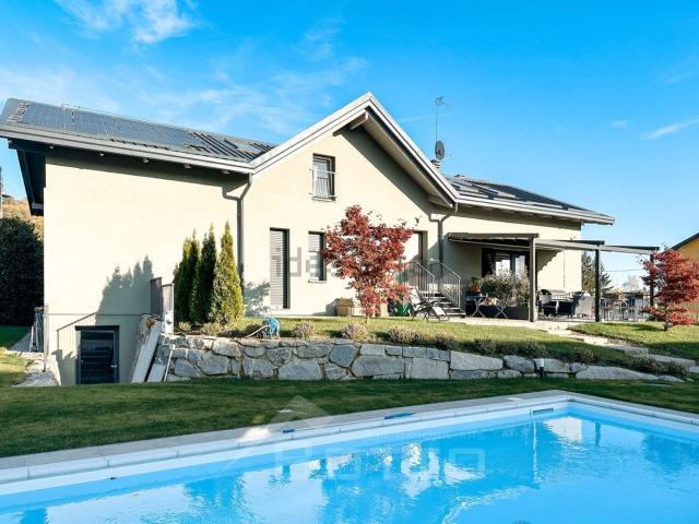 Case e ville in vendita di 270 m² in Via Don Tartagliotti, 11