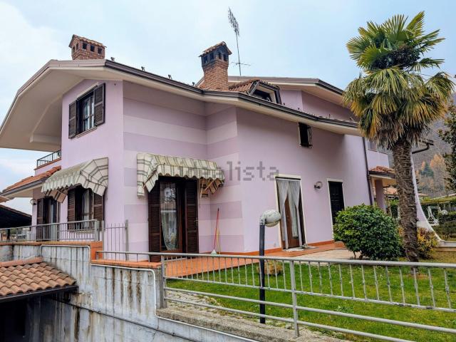 Case e ville in vendita di 270 m² in Via dalla Chiesa Carlo Alberto Generale