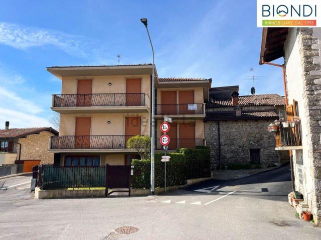 Case e ville in vendita di 270 m² in Via degli Alpini