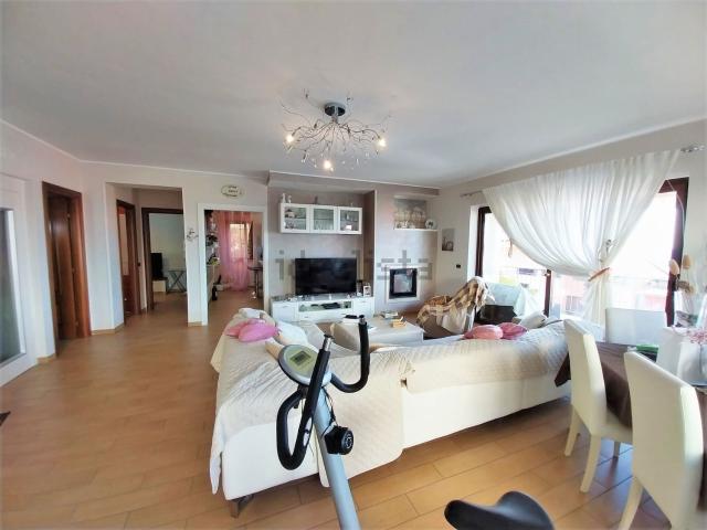 Case e ville in vendita di 270 m² in Via degli aragonesi