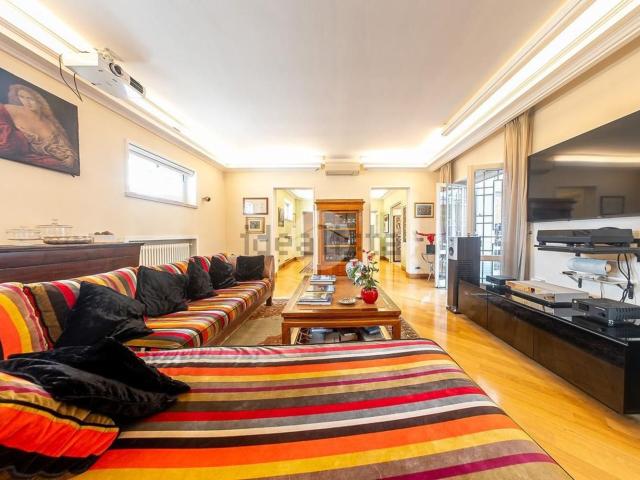 Case e ville in vendita di 270 m² in Via dei Salimbeni