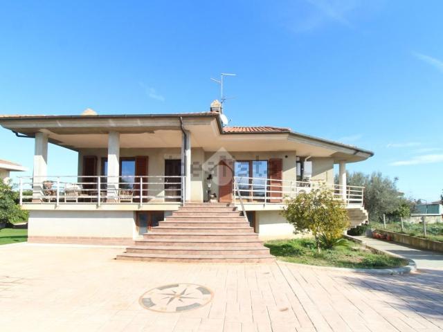 Case e ville in vendita di 270 m² in Via del Mulino, 21