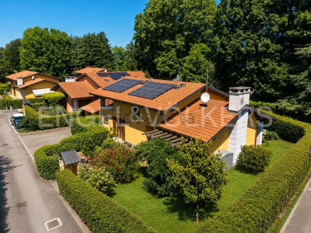 Case e ville in vendita di 270 m² in Via del Lago, 1