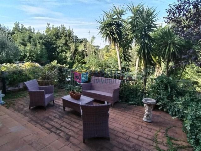 Case e ville in vendita di 270 m² in Via del Viperaio