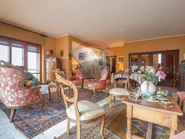 Case e ville in vendita di 270 m² in Via delle Fornaci