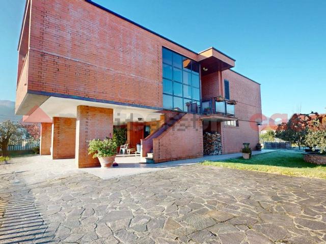 Case e ville in vendita di 270 m² in Via di Ghivizzano, 56