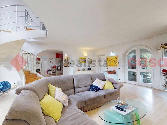 Case e ville in vendita di 270 m² in Via di Nestrignana, 22