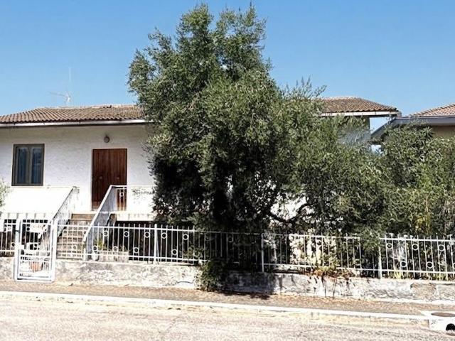 Case e ville in vendita di 270 m² in Via Etna