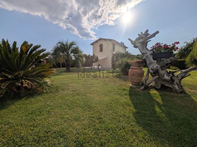 Case e ville in vendita di 270 m² in Via Fornello, 100